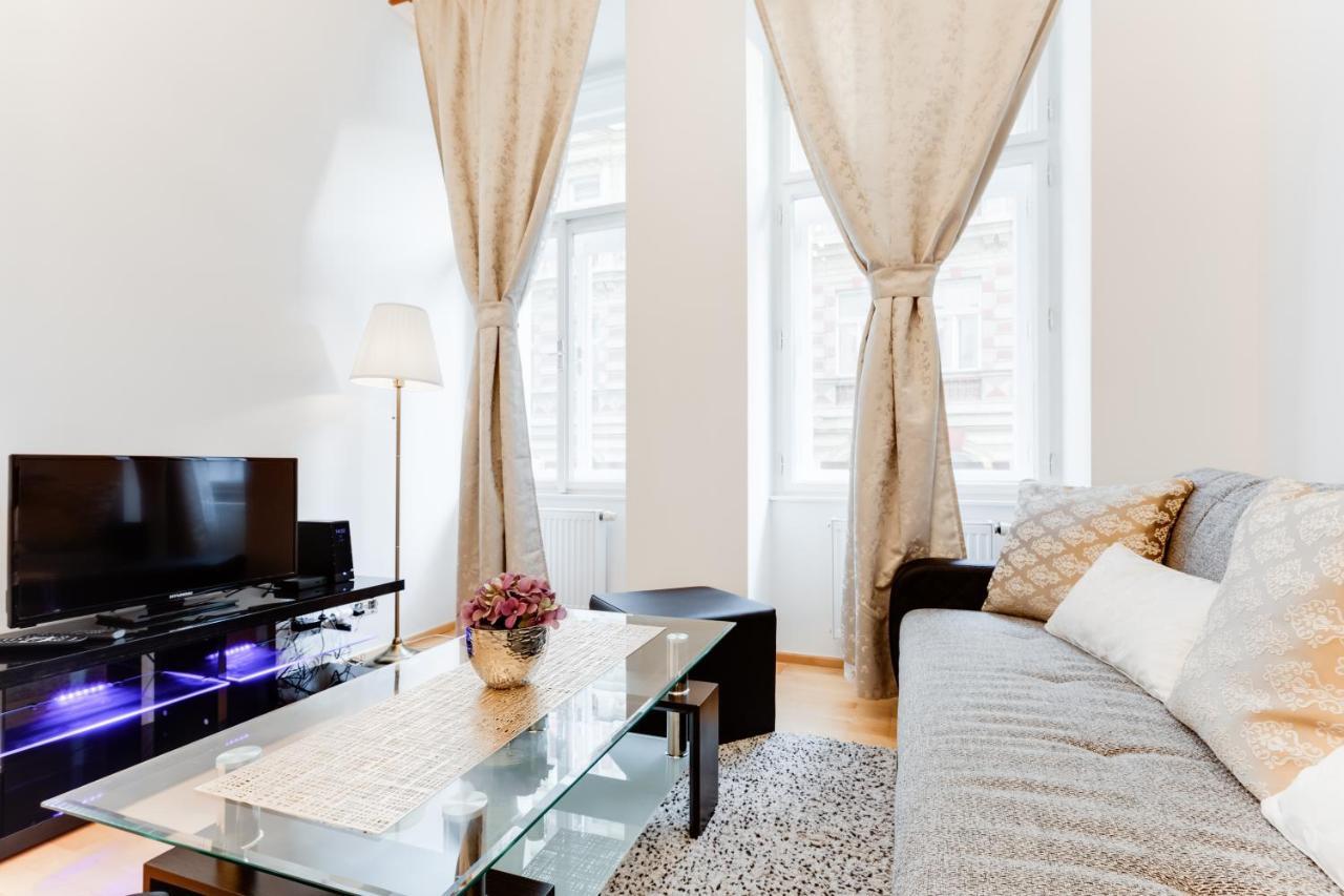 Wenceslas Square Royal Apartment Прага Экстерьер фото